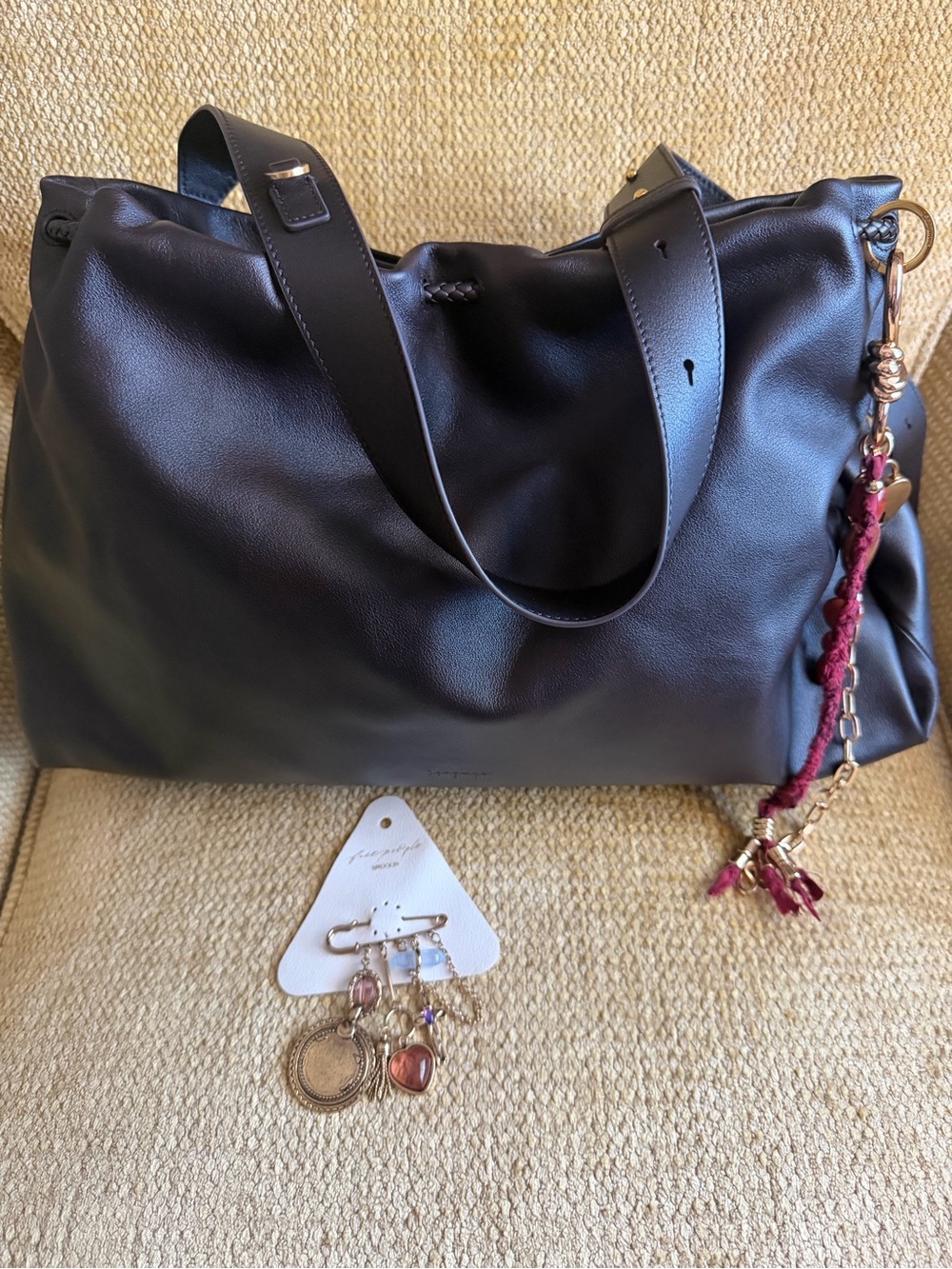 Songmont Medium Gather Leather Shoulder Bag - Ebony